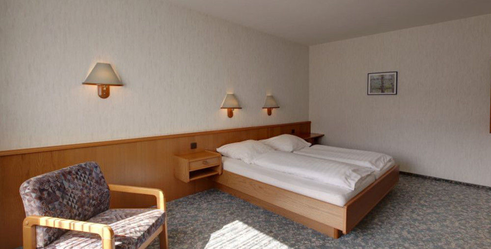 Wendeburg Hotel Restaurant Zum Jaegerheim מראה חיצוני תמונה